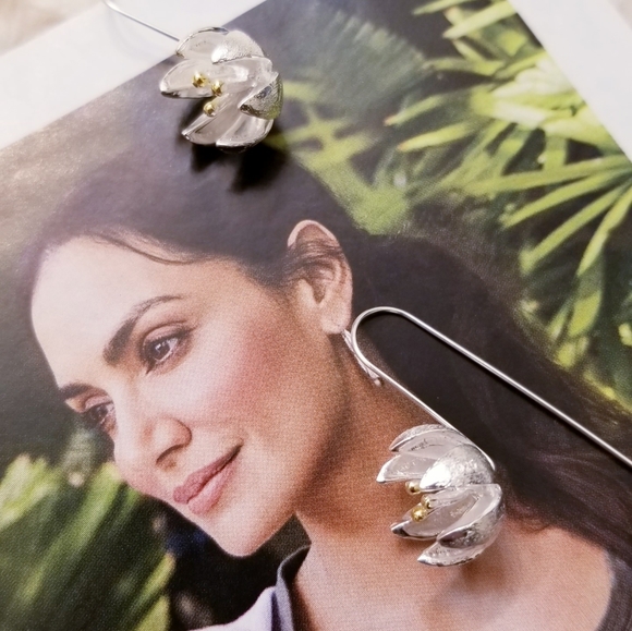 Beautiful 925 S Silver Flower long Earrings - Picture 9 of 16